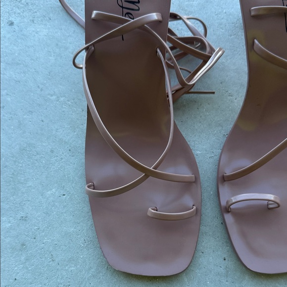So Me Mauve-Tan Strappy Women's Sandals - Picture 3 of 8
